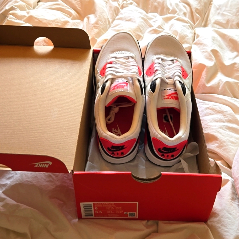 New in box Womans Air Max 90, Size 8W.